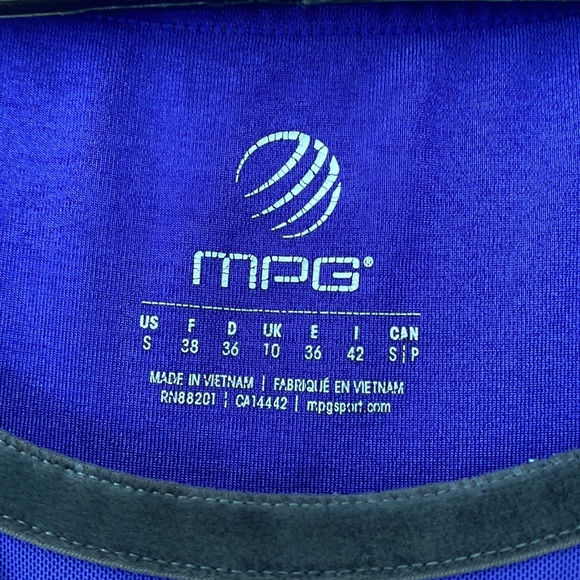 MPG workout top in purple, grey and black, size small. - Picture 3 of 10